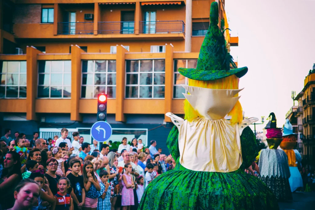 Brotóns akelarre fantasia bruja regina espalda disfraz cabalgata