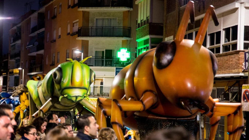 Brotóns bichos comitiva disfraz cabalgata