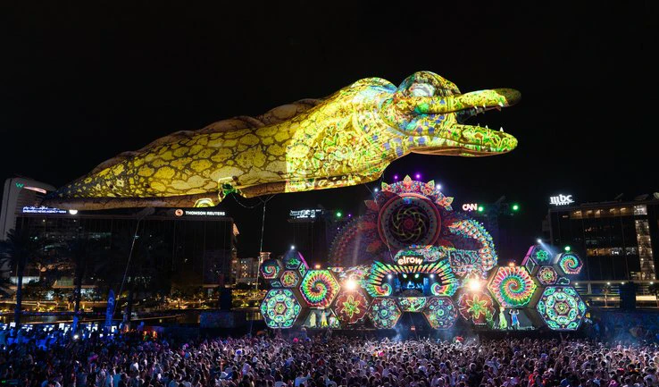 Brotóns cabalgatas Dubái sobrevolando arabia espectáculo internacional