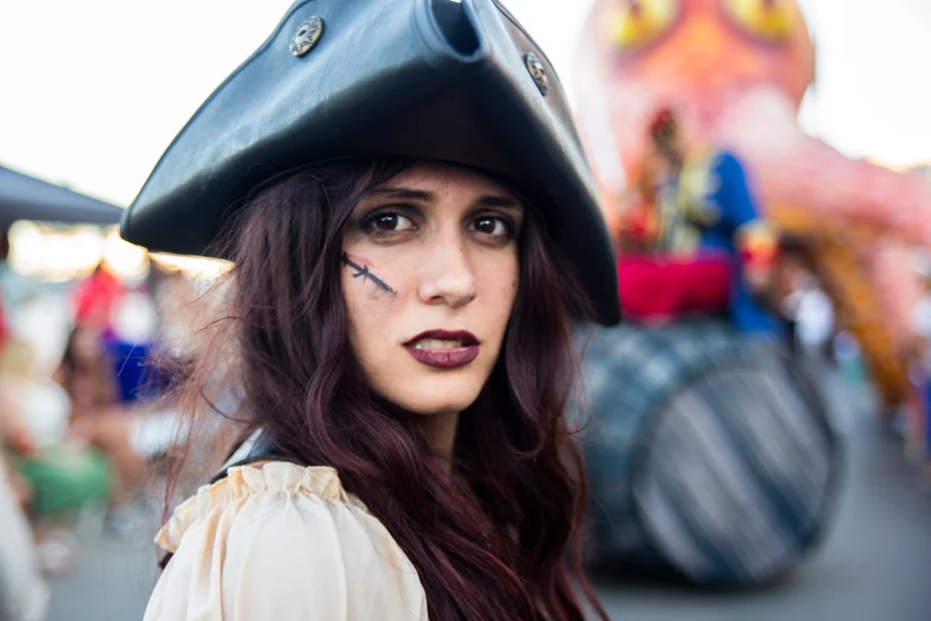 Brotóns contacto piratas tonel disfraz cabalgata