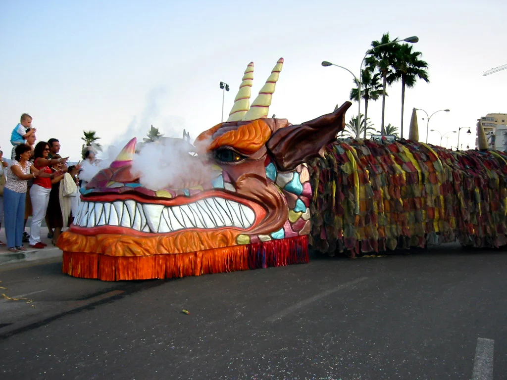 Brotóns dragón oriental gran humo disfraz cabalgata
