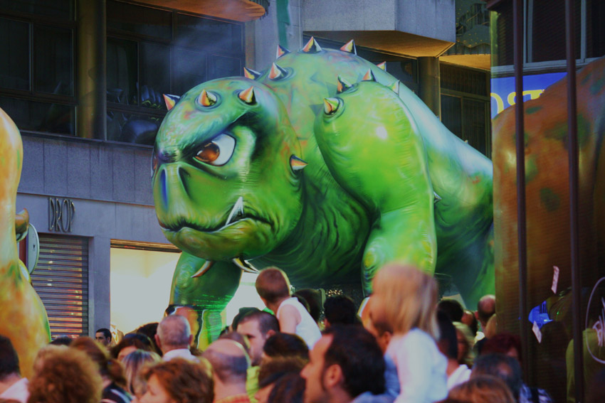 Brotóns futur metal troll verde disfraz cabalgata