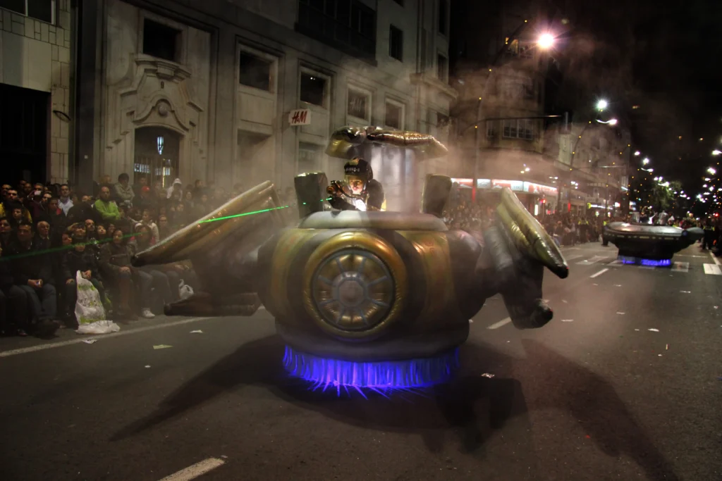 Brotóns galactica ovni dorado disfraz cabalgata
