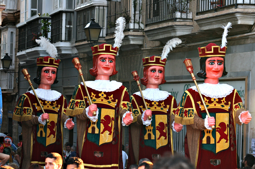 Brotóns gigantes heraldos pasacalles cabalgata