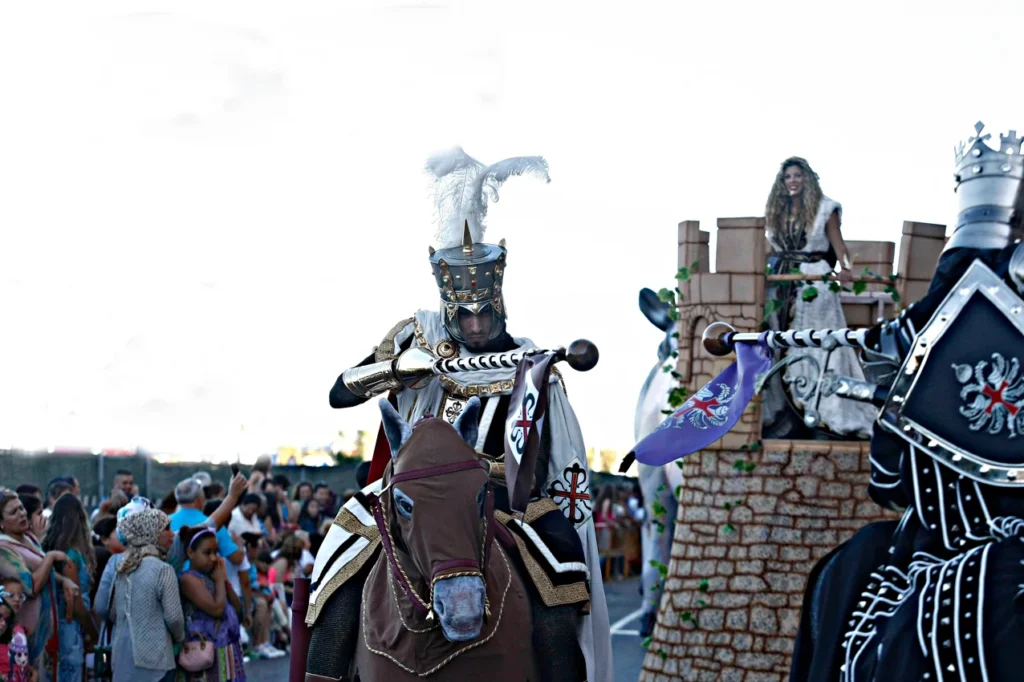 Brotóns la in justa cruce la in disfraz cabalgata
